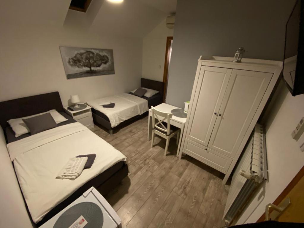 Guest House Lucija Buzin Exteriör bild