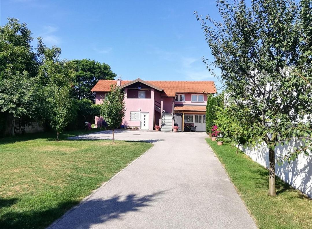 Guest House Lucija Buzin Exteriör bild